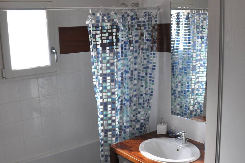 Magnifique Et Confortable Chalet Traditionnel Face A La Mer in Plage des Chalets, Gruissan