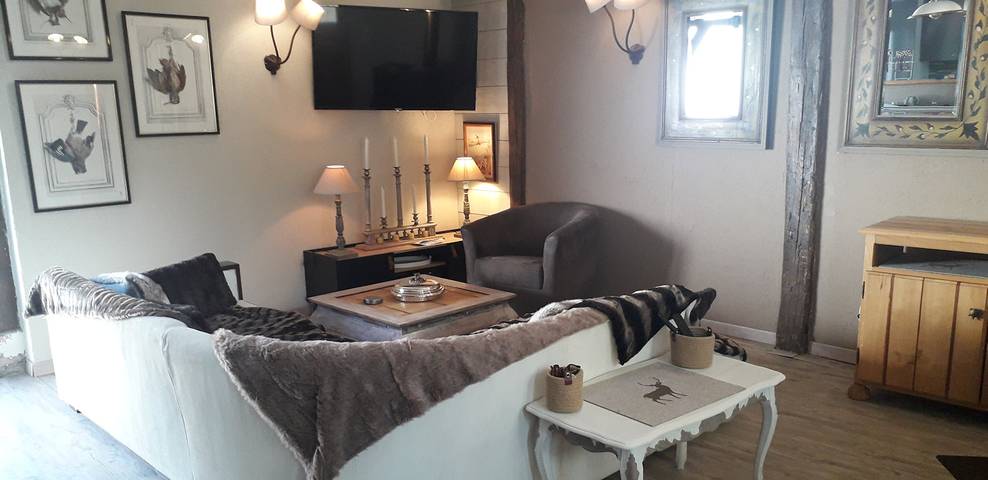 Gîte pour 4 personnes, avec piscine ainsi que terrasse et jardin à Nançay