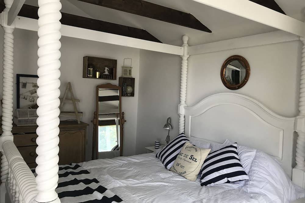 Dippy cottage - a perfect romantic escape, offering private luxury to indulge in in Bexhill, East Sussex