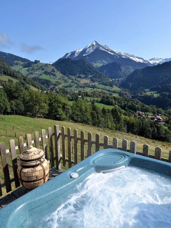 Les chambres et Roulottes des Noisetiers in Ormont-Dessous, Alpes Vaudoises