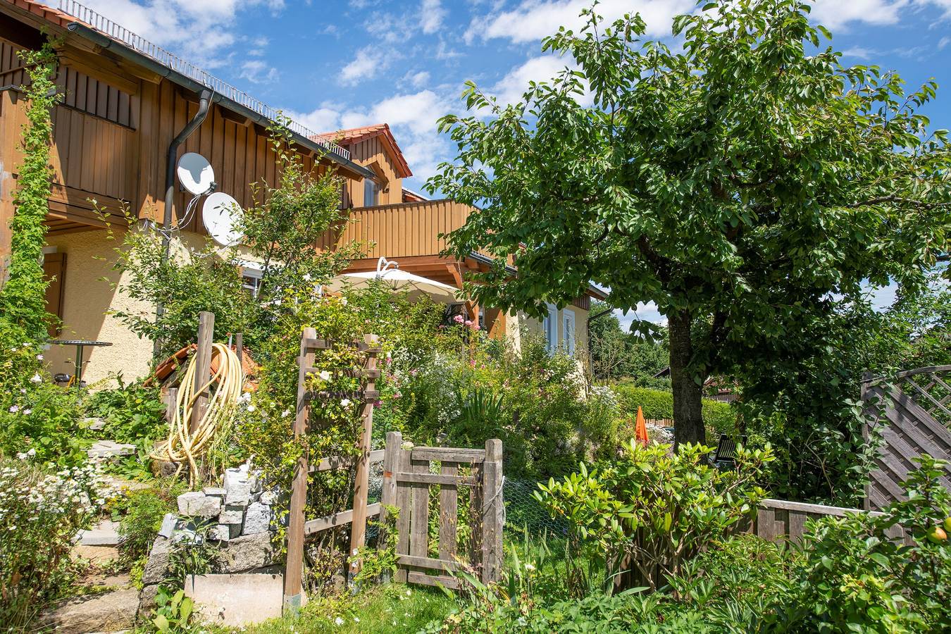 Ferienwohnungen "Am Sonnenhang" - Ferienwohnung 55 qm mit Einbauküche in Theisseil, Naturpark Nördlicher Oberpfälzer Wald