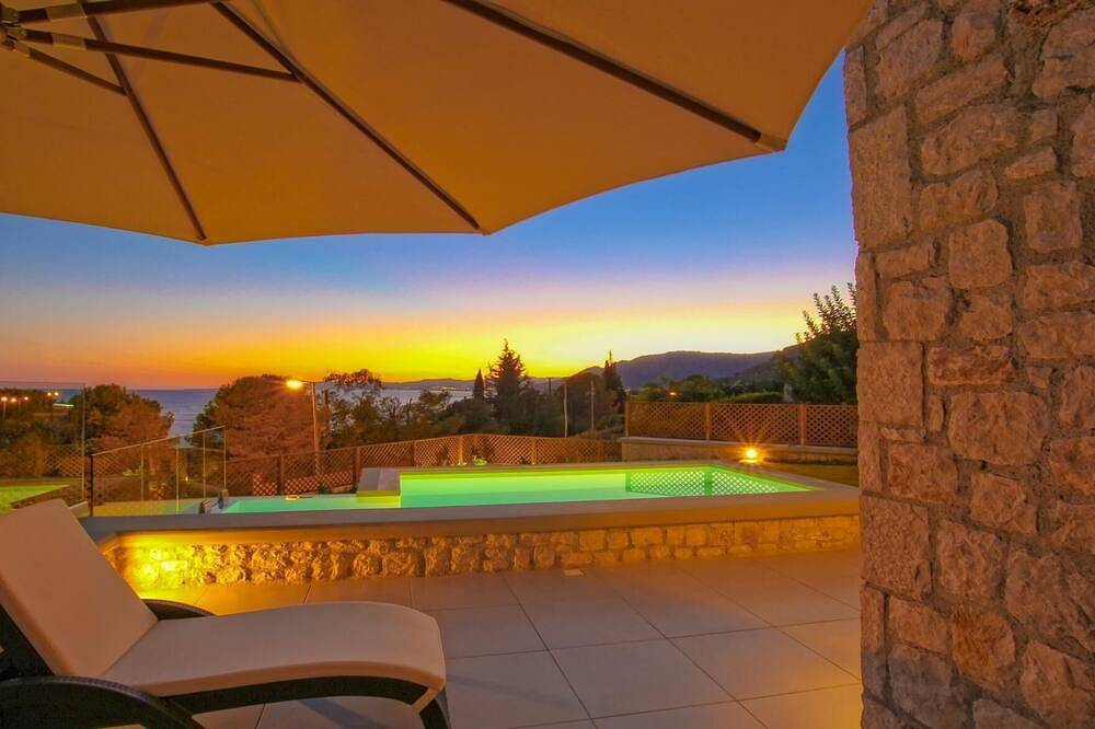 Villa Luciana - Private Pool, BBQ, WiFi & AC in Pefki, Rhodos