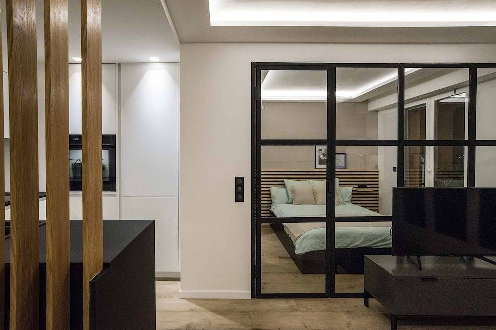 Geheel appartement, Les Pins Ensoleillés / Contemporary apartment, sea view, 900m from the beach in Sainte-Maxime, Draguignan en omgeving