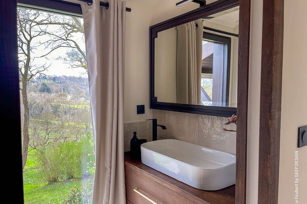 Le Foubert : chalet luxueux avec vue imprenable sur Saint-Céneri-le-Gérei. in Village de Saint-Ceneri-le-Gerei, Saint-Céneri-le-Gérei