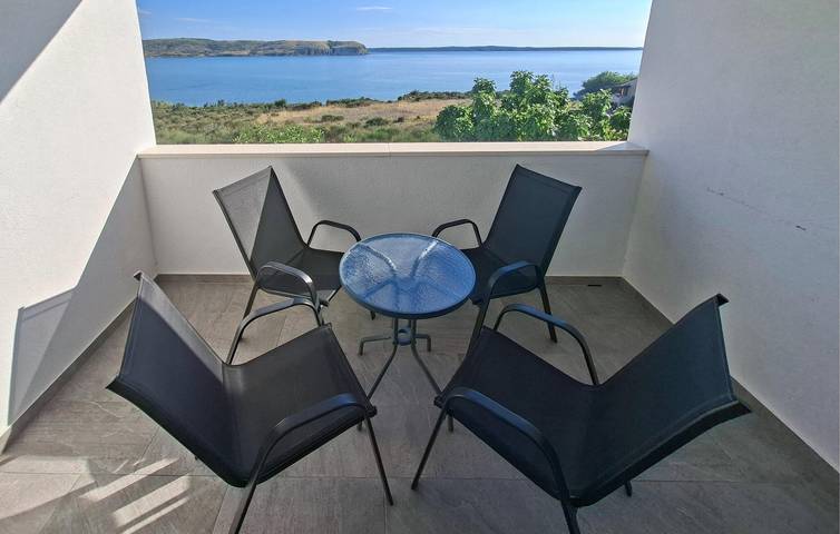 Ferienwohnung für 2 Personen, mit Terrasse und Garten sowie Seeblick in Rtina