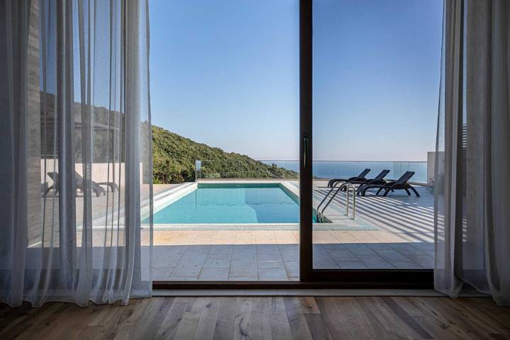 Villa für 8 Personen, mit Balkon/Terrasse und Garten sowie Pool und Sauna in Montenegro - 3
