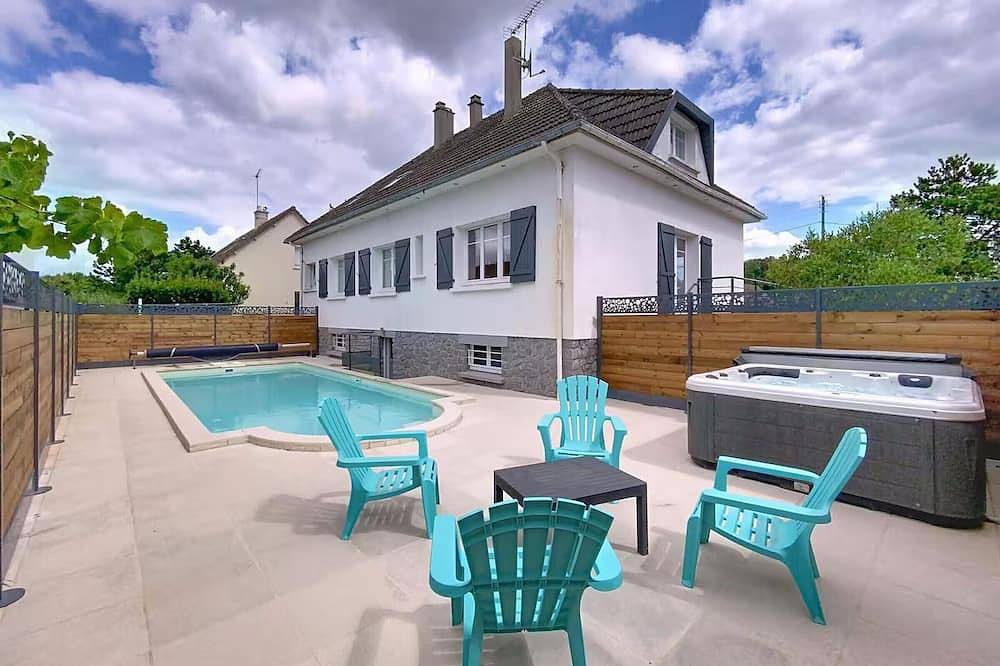 Familienhaus mit beheiztem Pool in Hauteville-sur-Mer in Hauteville-sur-Mer, Coutances und Umgebung