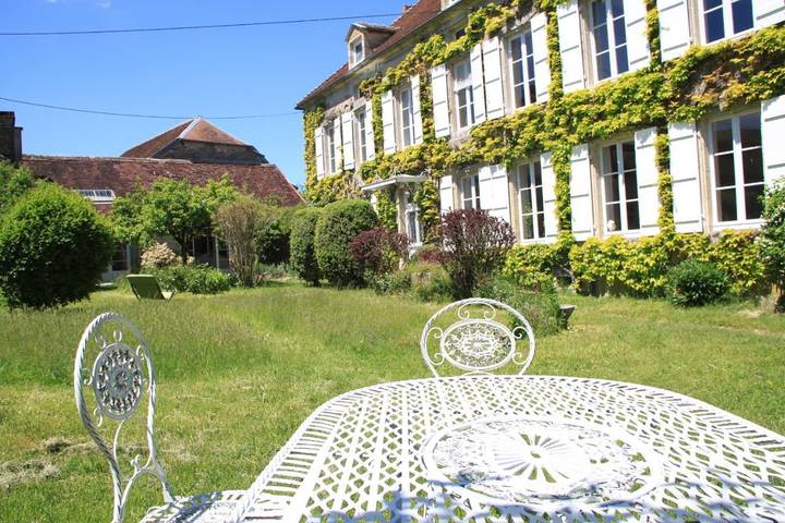 Cottage pour 3 personnes, avec jardin et vue, animaux acceptés à Villon