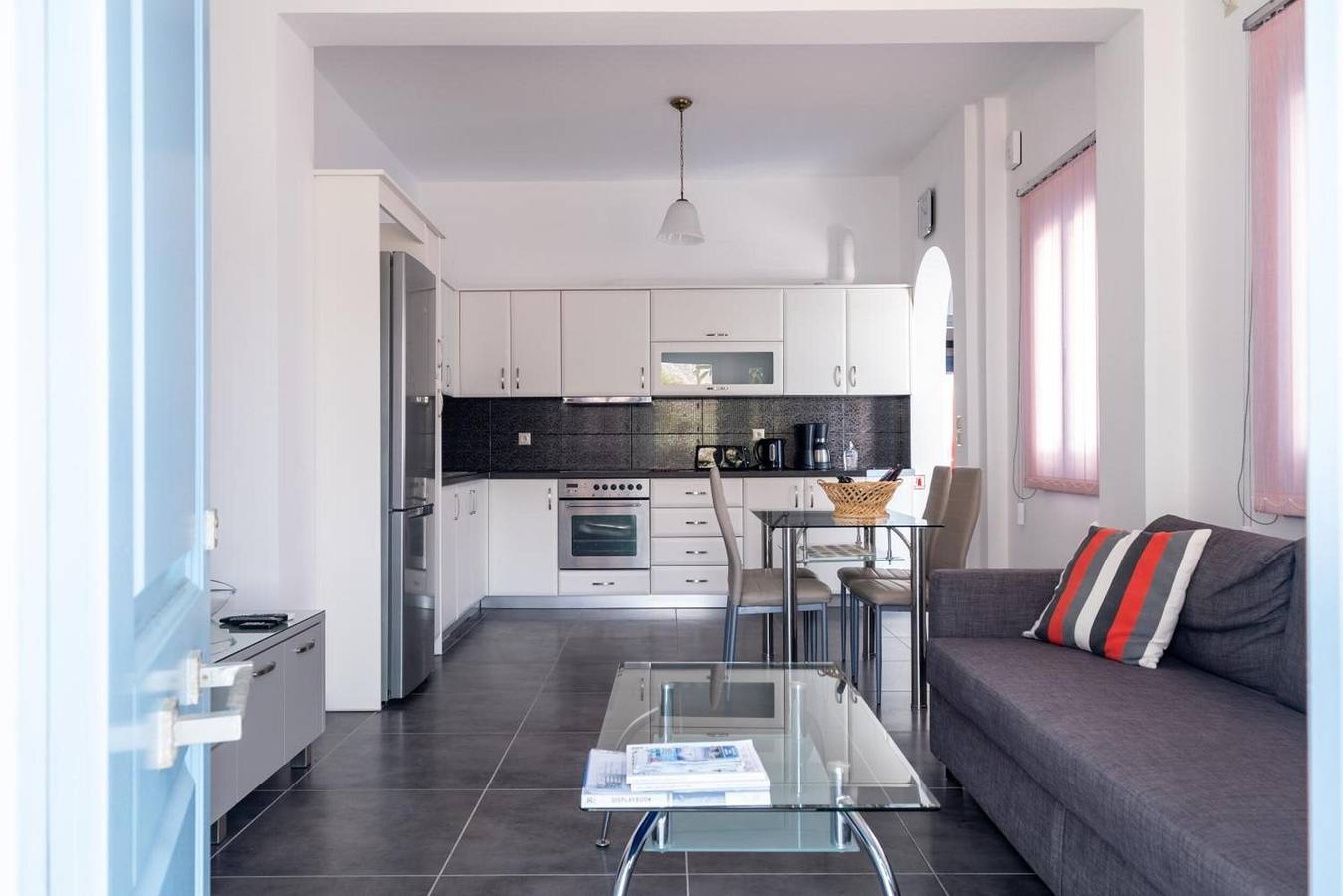 Entire apartment, Apartment 'Adelphi 1 65' with Mountain View, Wi-Fi and Air Conditioning in Perissa, Santorini