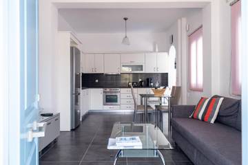Apartment for 5 People in Perissa, Santorini, Photo 3