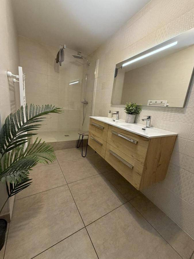 Gîte pour 7 personnes, avec terrasse, animaux acceptés dans Valence Romans Tourisme Accueil De Chabeuil - 3