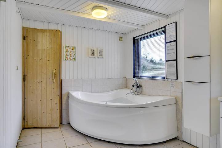 Ferienhaus für 6 Personen, mit Terrasse und Whirlpool sowie Sauna, mit Haustier auf Seeland - 4