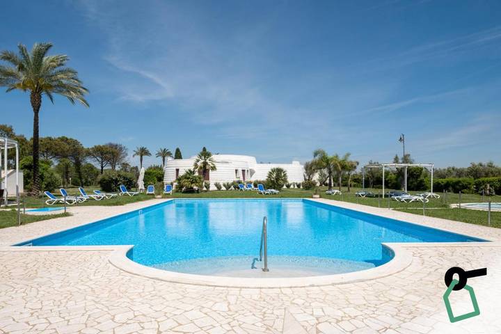 Appartamento per 5 persone, con Terrazza e Giardino nonché Piscina a Tuglie