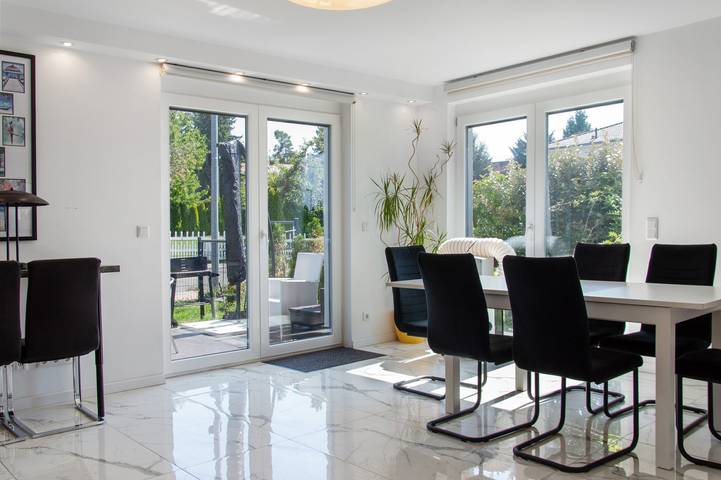 Villa neuve de luxe avec jardin, terrasse, climatisation et Wi-Fi in Oberasbach, Arrondissement de Fürth