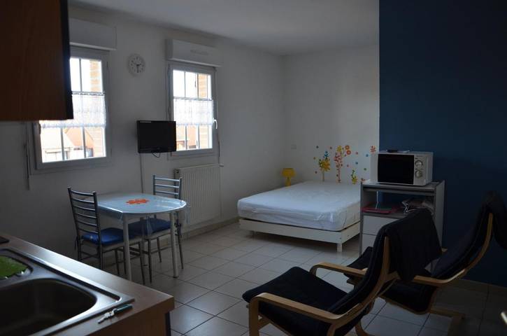 Gîte pour 4 personnes, avec jardin à Lecelles