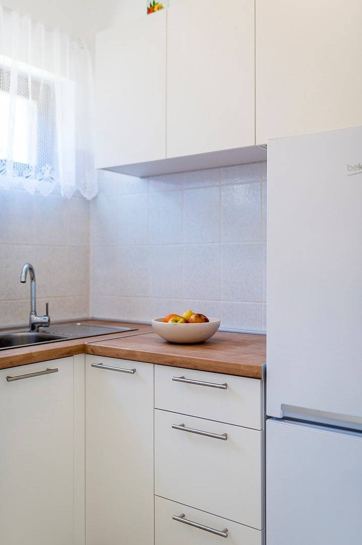 Ganze Wohnung, Apartment Zirje mit Meerblick in Strandnähe in Dalmatinische Inseln