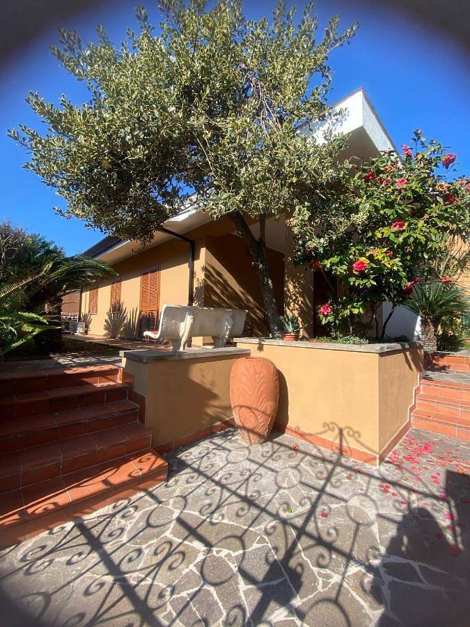 Maison d’hôte pour 2 personnes, avec jardin ainsi que terrasse et vue à Cisterna di Latina - 3