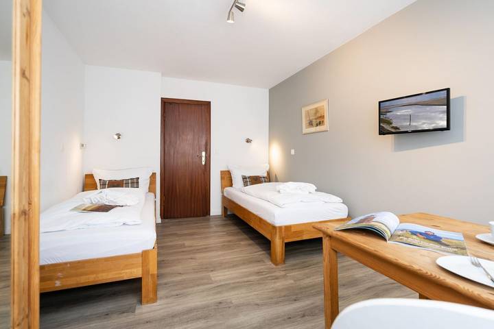 Ganze Wohnung, Einfaches, zentrales App. für 2 Pers., inkl. WLAN und TV, separate Küche. in Westerland, Sylt (Gemeinde)