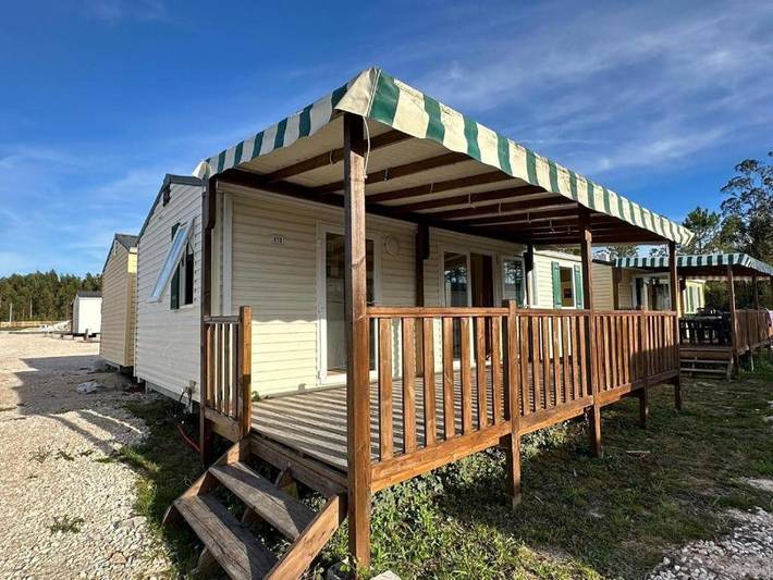 Camping pour 6 personnes, avec piscine ainsi que jardin et vue