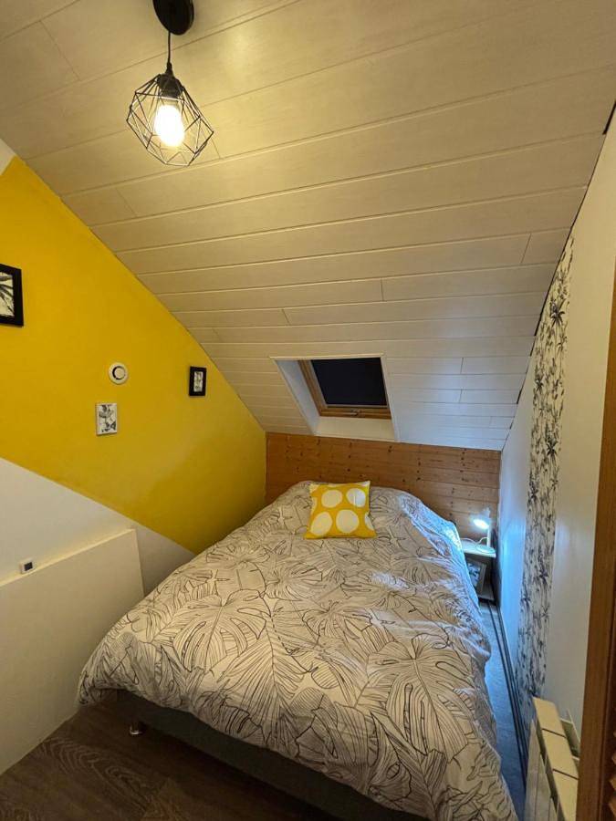 Location de vacances pour 6 personnes, avec terrasse ainsi que jardin et vue à Saint-Léonard-des-Bois - 3