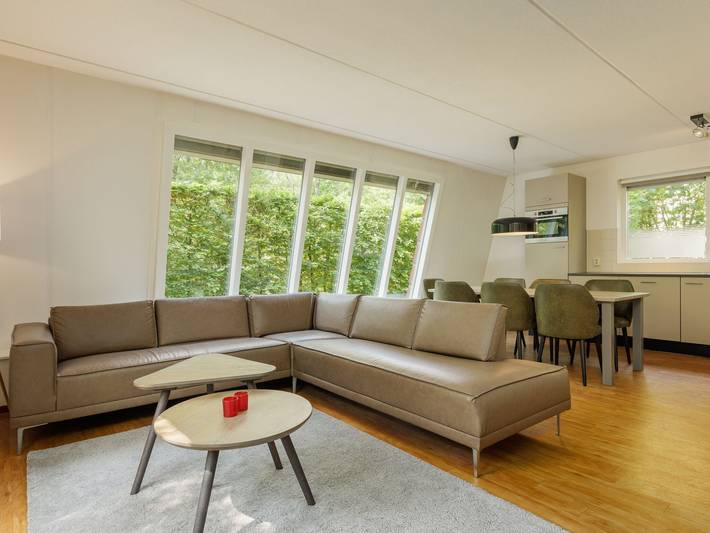 Bungalow voor 7 personen, with Terras and Tuin as well as Zwembad in Hoenderloo