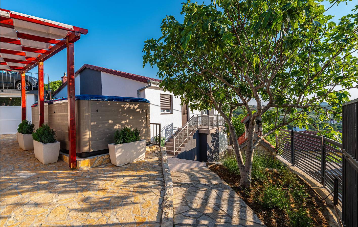 Cozy 1-Bedroom Apartment with Terrace, Wi-Fi, and 400m to Coastline in Jasenice, Zadar