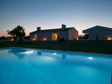 Location de vacances pour 10 personnes, avec piscine et jardin à Évora