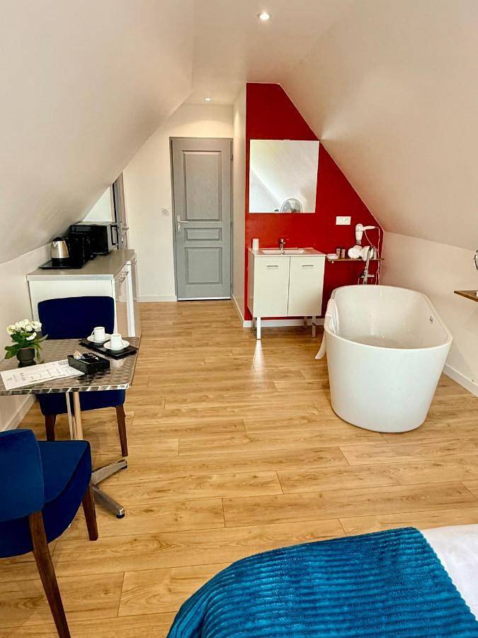 Aux Charmes - Suites Prestige et Petit Déjeuner en chambre - Cote d Opale in Isques, Région de Boulogne-sur-Mer