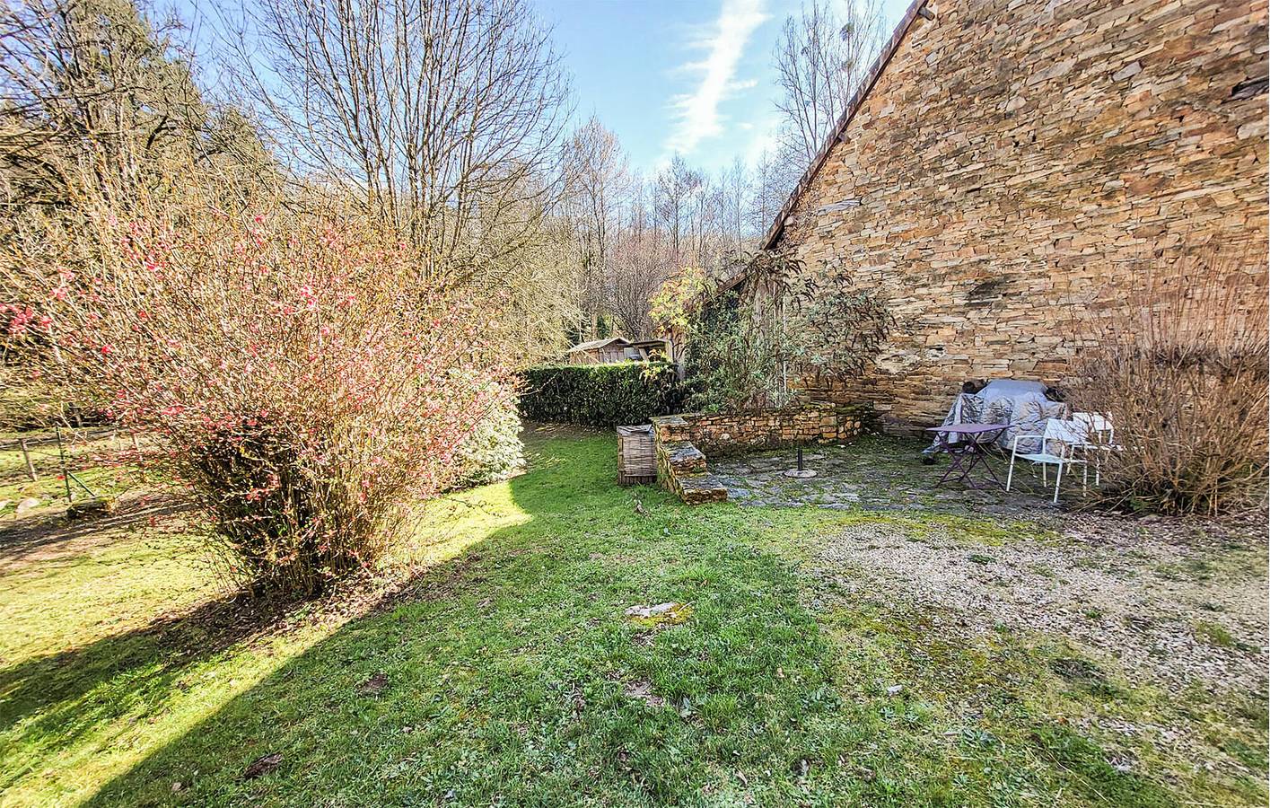 Charmant appartement 2 chambres avec jardin, Wi-Fi et possibilité de pêcher près de la Loue in Saint-Aurélien, Région de Limoges