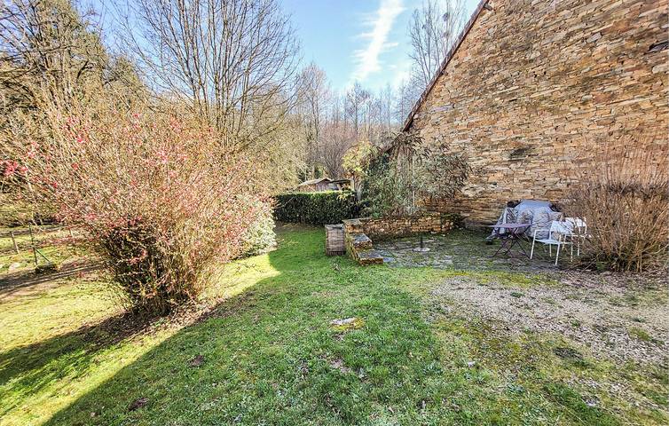 Location de vacances pour 6 personnes, avec terrasse et jardin à Saint-Yrieix-la-Perche - 4