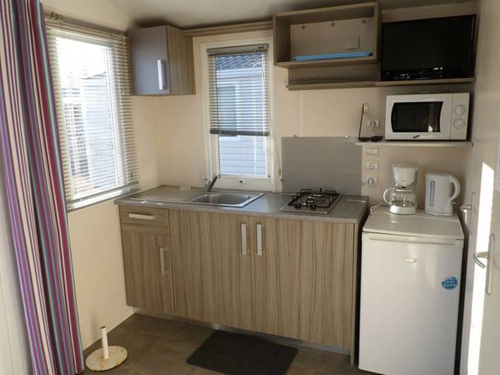 Mobil home pour 2 personnes, avec terrasse et piscine, animaux acceptés à Saint-Sornin - 3