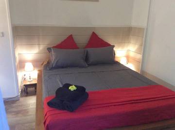 Chambre d’hôte pour 2 personnes, avec piscine ainsi que terrasse et jardin dans Bois de Nèfles