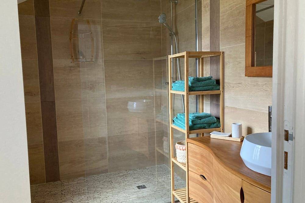 Charmante maison rénovée au calme avec jardin privatif, à 500m des plages et proche commerces in Batz-sur-Mer, Côte d'Amour