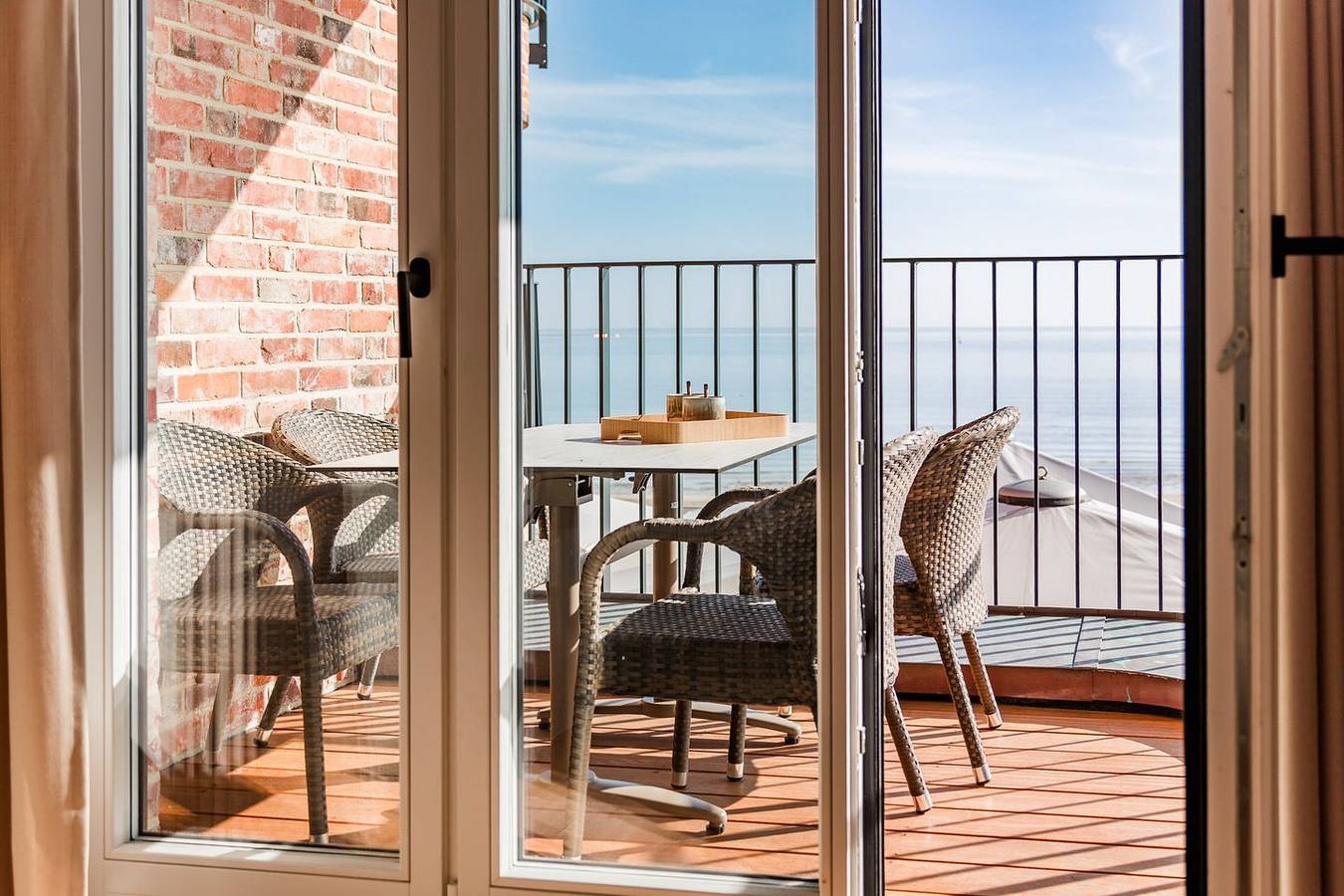 Ganze Wohnung, Moderne Ferienwohnung mit überdachtem Balkon, Meerblick und Strandnähe in Wyk in Wyk auf Föhr (Stadt), Wyk auf Föhr