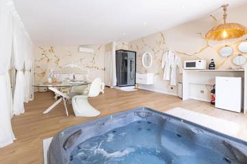 Cottage pour 2 personnes, avec jacuzzi ainsi que terrasse et piscine à Oletta
