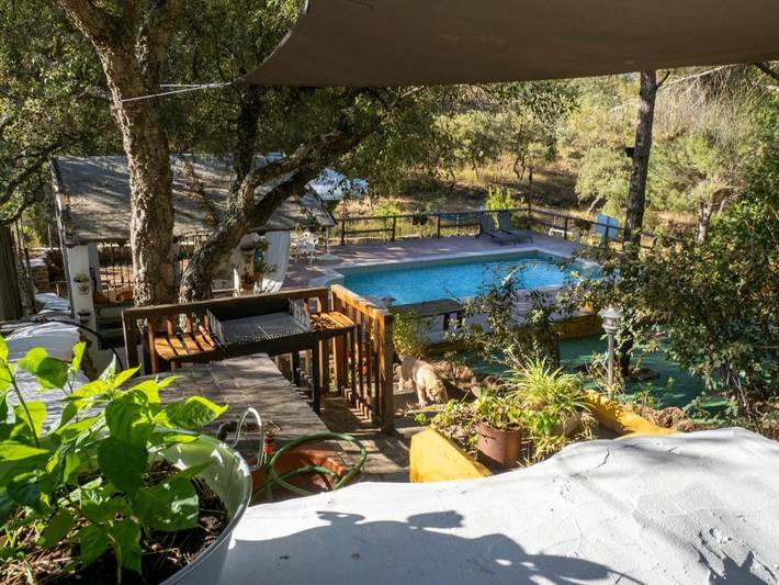 Casa rural para 14 personas, con jardín además de vistas y piscina en Alosno