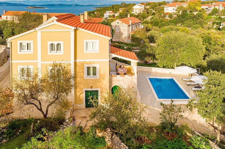 Villa pour 8 personnes, avec jardin et balcon à Sali