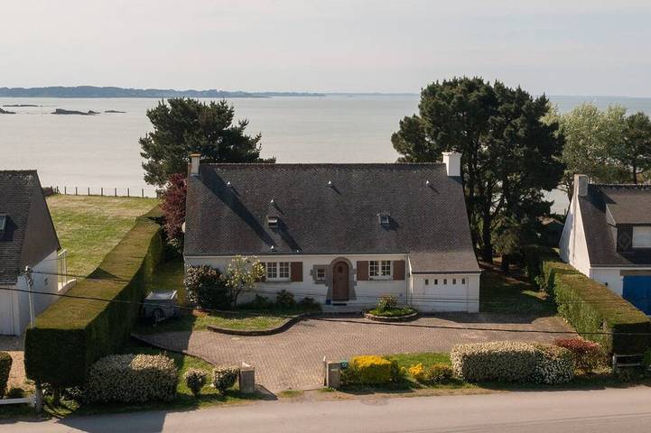 Maison de vacances pour 7 personnes, avec terrasse et jardin, animaux acceptés à Ambon