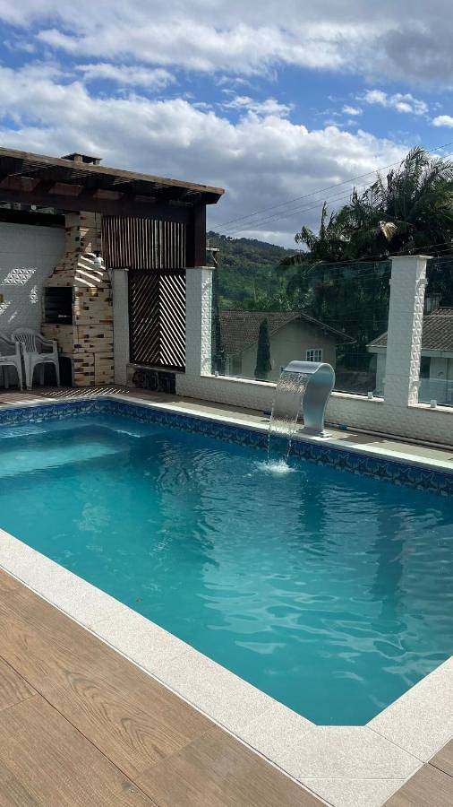 Casas e apartamentos de temporada para 2 pessoas, com piscina em Jaraguá do Sul