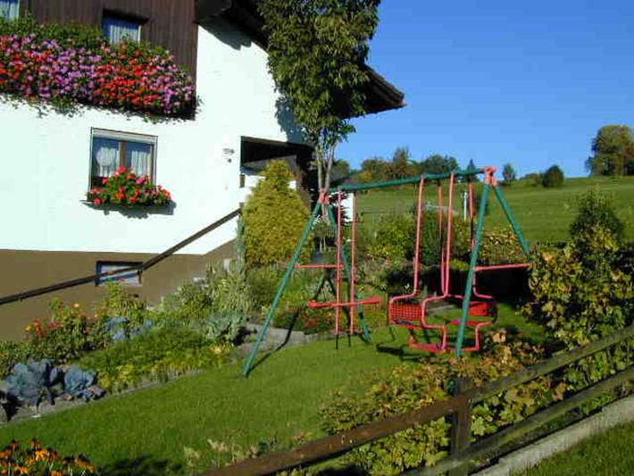 Ferienwohnung für 5 Personen, mit Balkon und Terrasse sowie Garten und Ausblick in Vorarlberg - 2