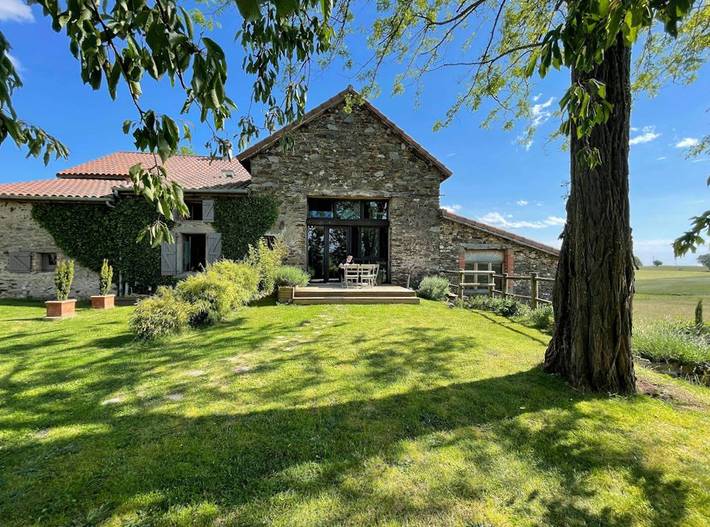 Gîte pour 4 personnes, avec terrasse et jardin à Saint-Jean-de-Marcel