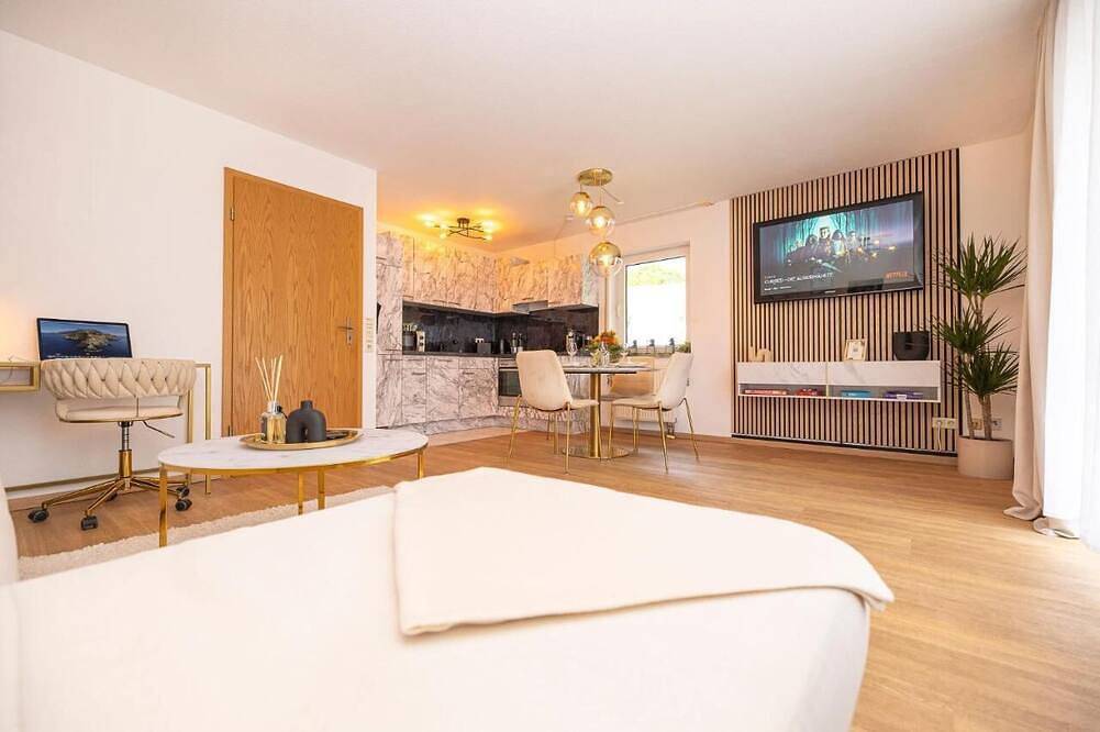 Ganze Wohnung, Luxx Home Bc, Zentral - für 4 Personen-Balkon-Parken-voll ausgestattete Küche in Biberach an der Riß, Oberschwaben