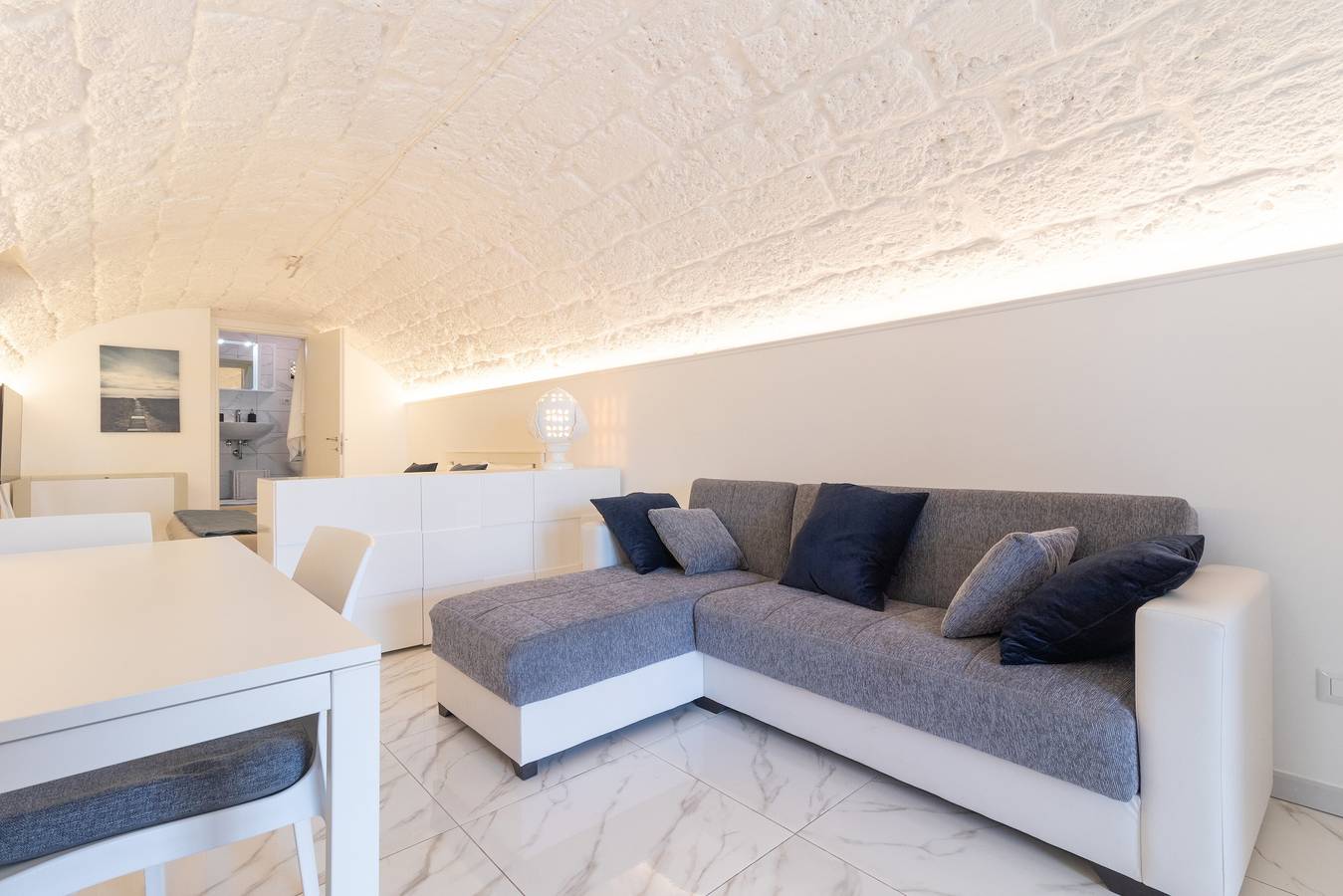 Monolocale intero, Monolocale 'La Porta Sul Mare - Ancora' con terrazza condivisa, Wi-Fi e aria condizionata in Mola di Bari, Provincia di Bari