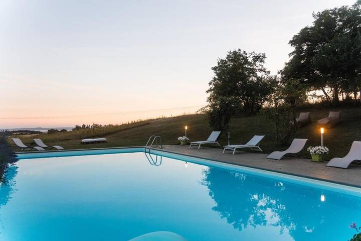 Chambre d’hôte pour 3 personnes, avec jardin et vue sur le lac ainsi que vue et piscine, animaux acceptés à Bolsena
