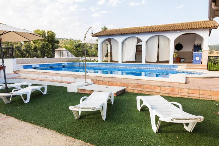 Casa de vacaciones para 13 personas, con piscina además de jardín y vistas - 1