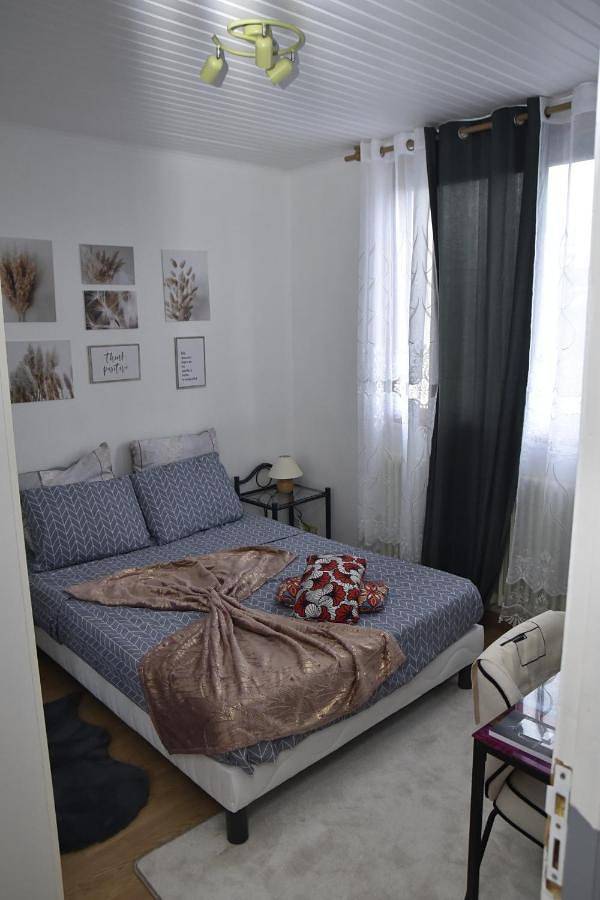 Maison d’hôte pour 2 personnes, avec vue et jardin à Limay (homonymie)
