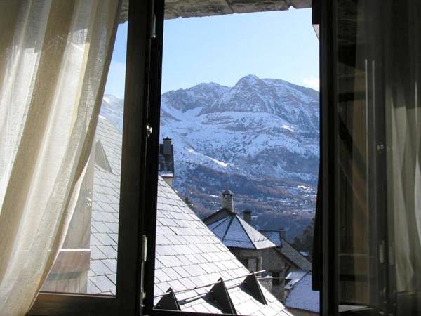 Hostal Rural Casa Parda in Tramacastilla de Tena, Pirineos