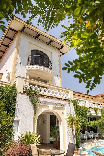 Maison d’hôte pour 4 personnes, avec jardin et piscine dans Constanța