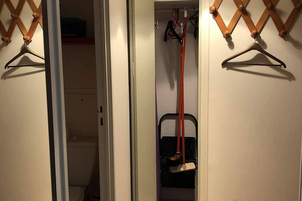 Entire apartment, T1 33m very bright, elevator, balcony, private parking, close to shops in Bagnoles-de-l'Orne, Parc naturel régional Normandie-Maine