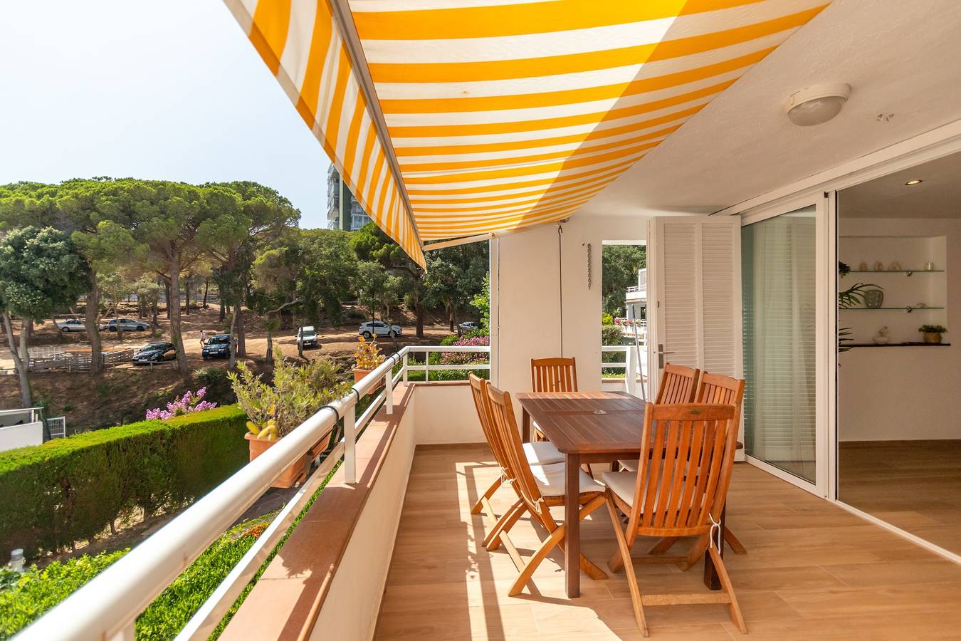 Apartamento entero, Apartamento vacacional 'Brava Beach' con piscina compartida, terraza privada y Wi-Fi in Platja d'Aro, Costa Brava